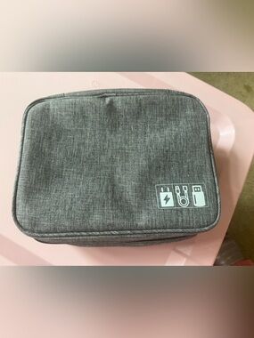 Source Unknown Gray Travel Toiletry & Electronics Organizer